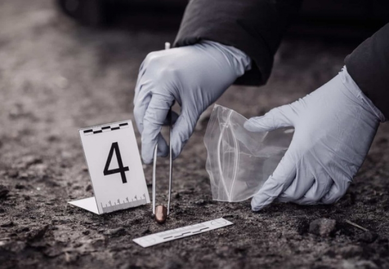 O româncă și fiica sa, executate cu mitraliera de soțul italian; bărbatul, condamnat cu 'blândețe' la închisoare