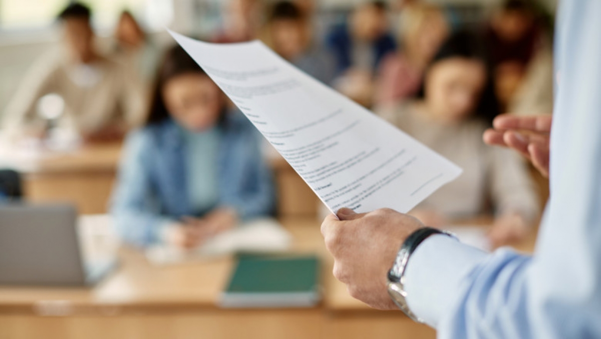 Modificări majore în planul-cadru pentru liceu: Biologia, Istoria și Geografia, eliminate în clasa a XII-a la profil real