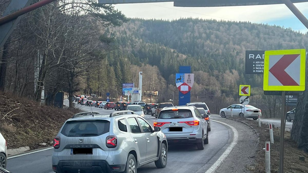 Infotrafic: Trafic intens pe Valea Prahovei, coloane între Nistorești-Comarnic și Sinaia-Bușteni