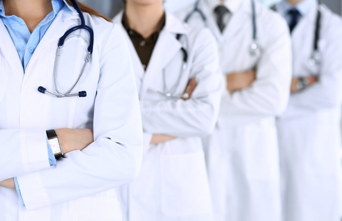 Revolta medicilor specialişti față de Guvernul Bolojan: ameninţă cu suspendarea serviciilor gratuite pentru pacienţi