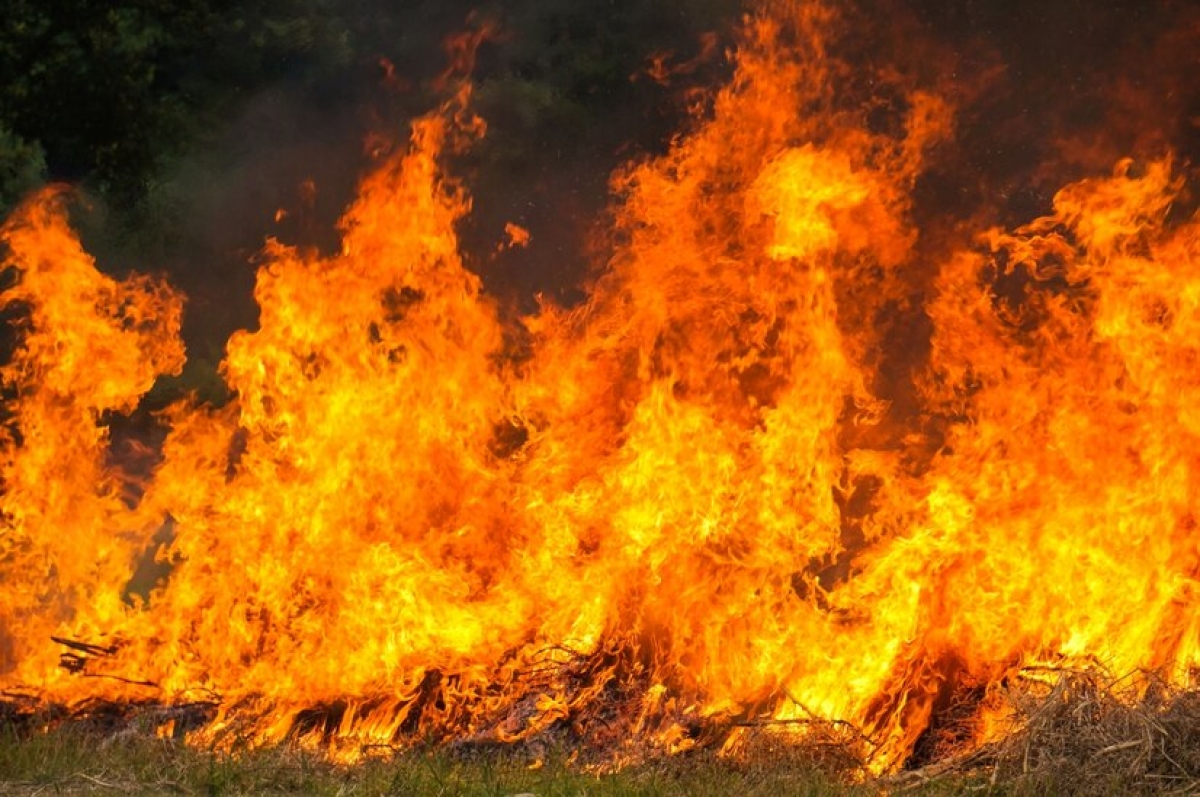 Un incendiu a izbucnit în Hunedoara: mânăstirea Măgura, în pericol