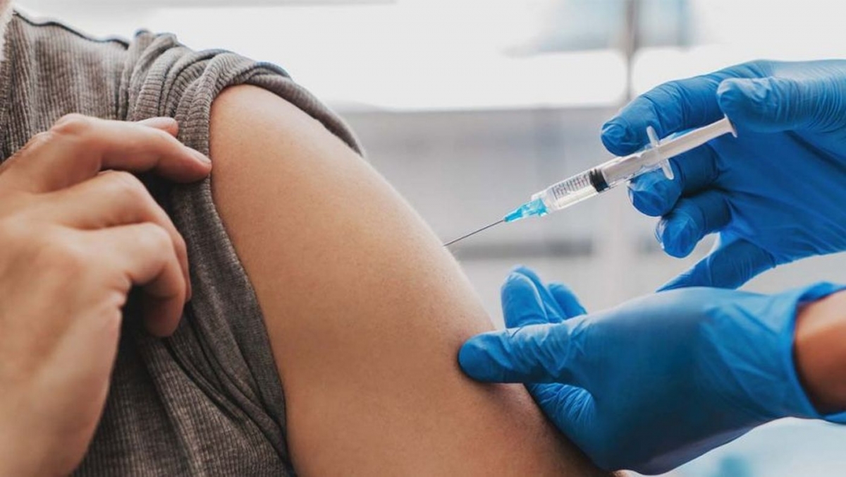 Un nou vaccin va ajunge în România: 'Prima oară când intri în contact cu acest virus faci varicelă'
