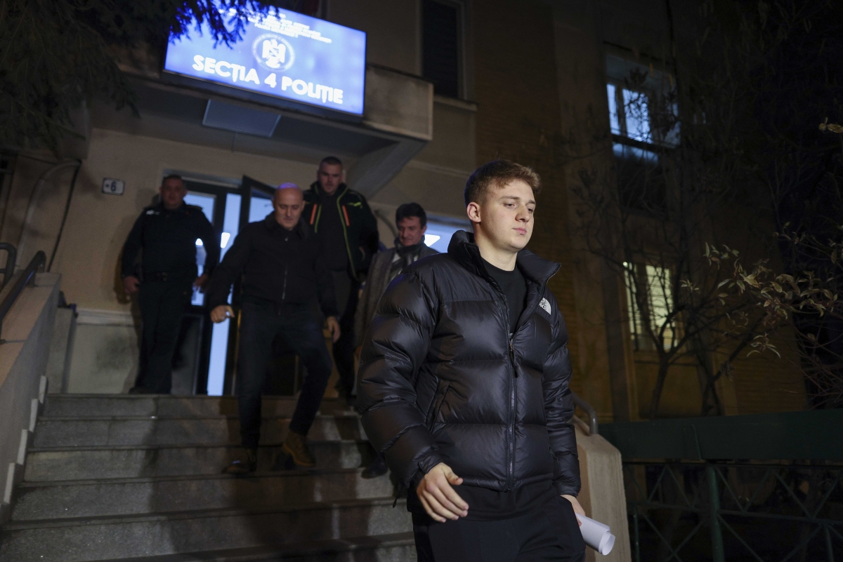 Ultimă oră: Fiul lui Horațiu Potra a fost eliberat pe control judiciar! Tatăl l-a certat că a mers cu bastonul telescopic la protest