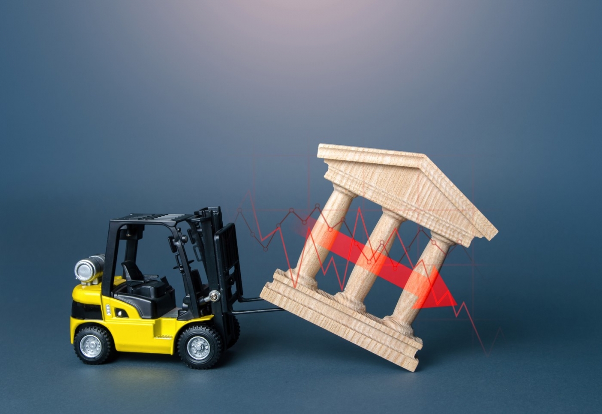 Analist economic explică schema prin care statul dă o lovitură de baros băncilor: În SUA așa s-au produs falimentele