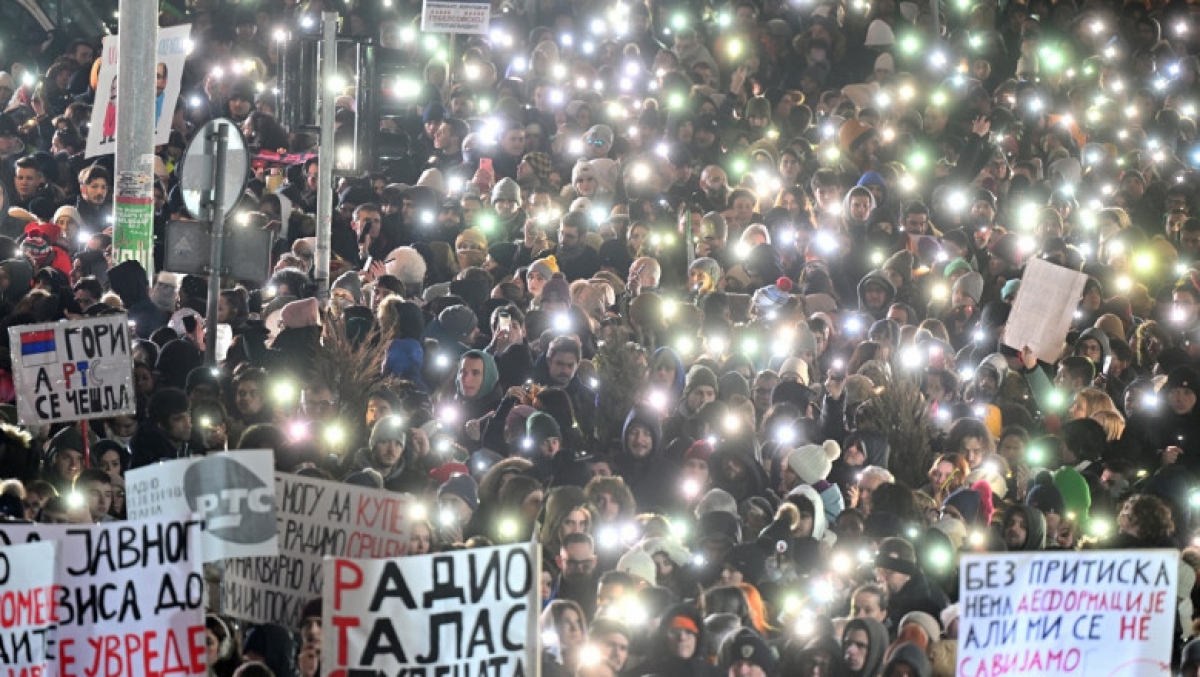 Fierbinte la Belgrad: o mobilizare impresionantă pentru susținerea președintelui Aleksandar Vucic