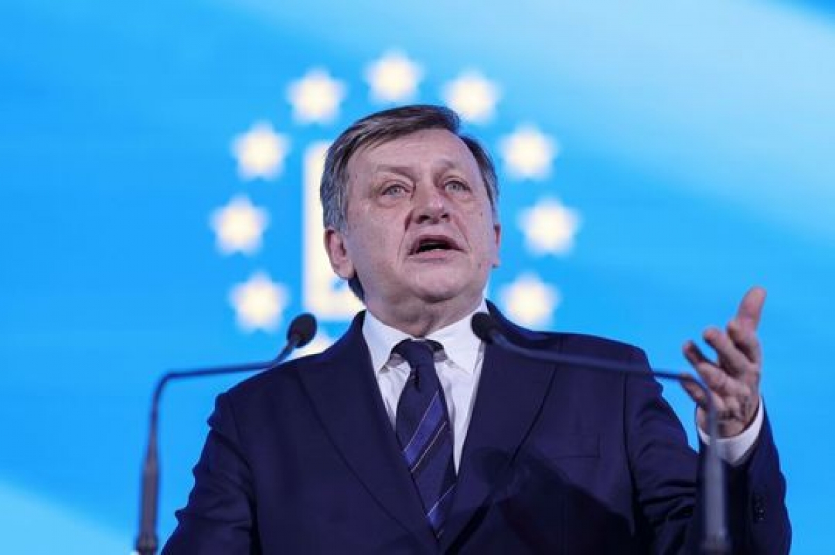 Crin Antonescu: Consider că participarea va fi una importantă / Îi încurajez pe toți românii să voteze, pentru a asigura legitimitatea acestor alegeri