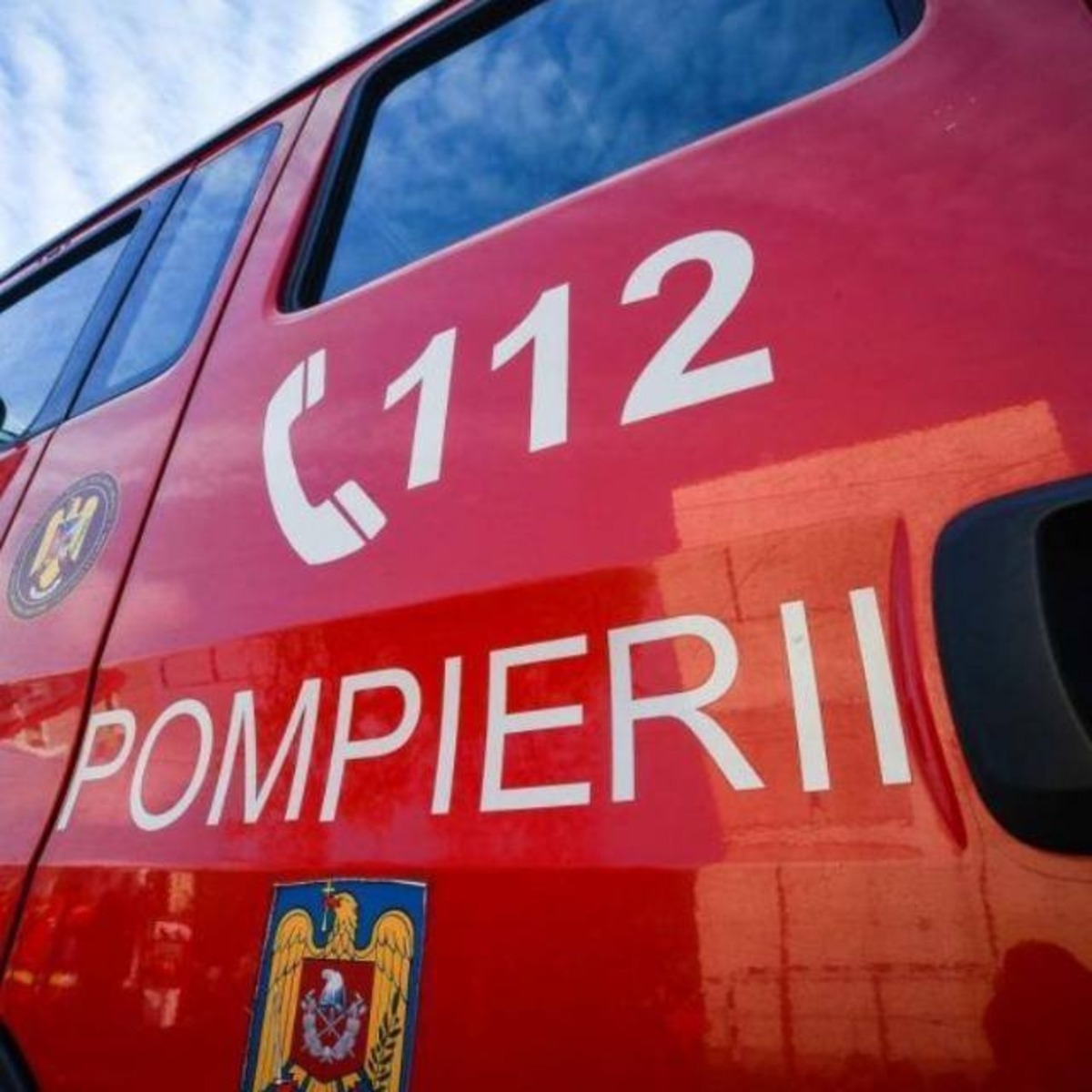Incendiu la acoperişul unei pensiuni din Sovata: șapte persoane, evacuate din clădire