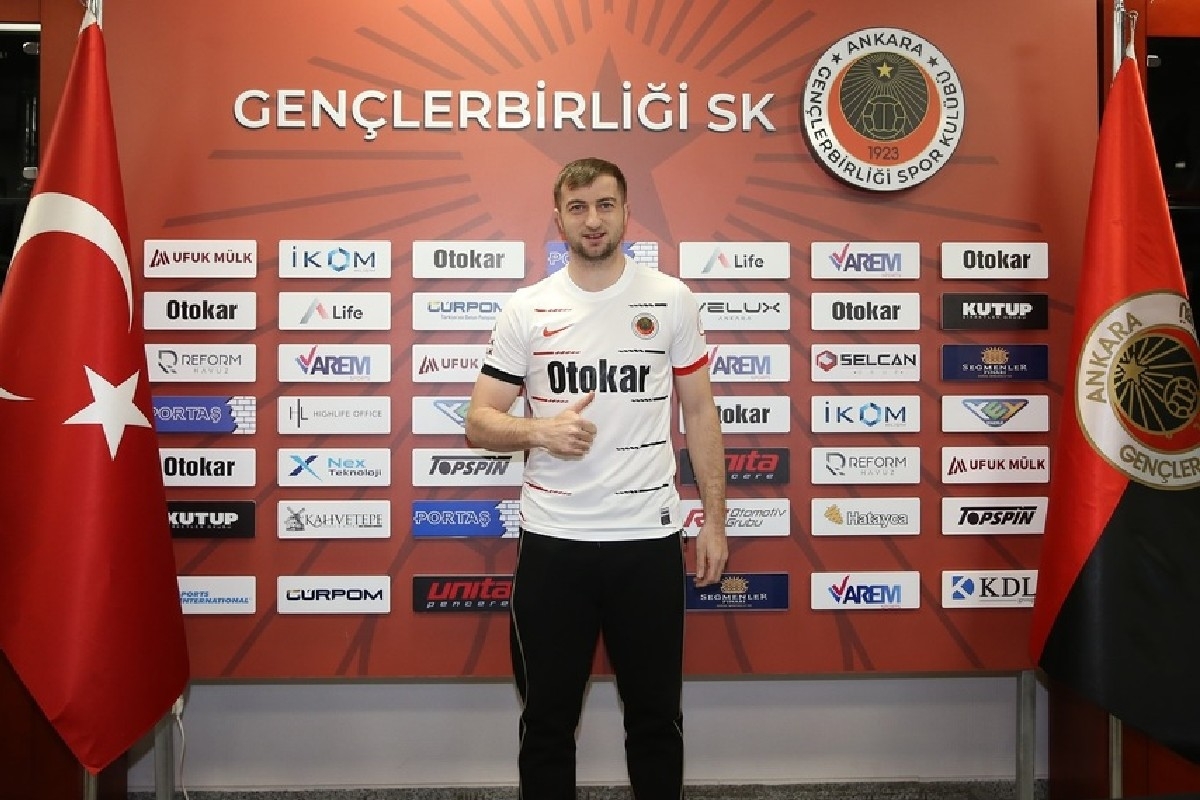 Daniel Popa își continuă cariera strălucită în Turcia, reușind să înscrie un gol pentru echipa Genclerbirligi în cadrul competiției de liga a doua. Performanța sa aduce o rază de speranță pentru club, consolidându-i poziția în clasament și dându-i impuls în lupta pentru promovare. Fanii lui Genclerbirligi au avut ocazia să sărbătorească cu entuziasm realizarea lui Popa, care dovedește încă o dată abilitățile sale pe terenul de fotbal. Cu fiecare meci, el își câștigă admiratorii și își consolidează statutul de vedetă în fotbalul turcesc.