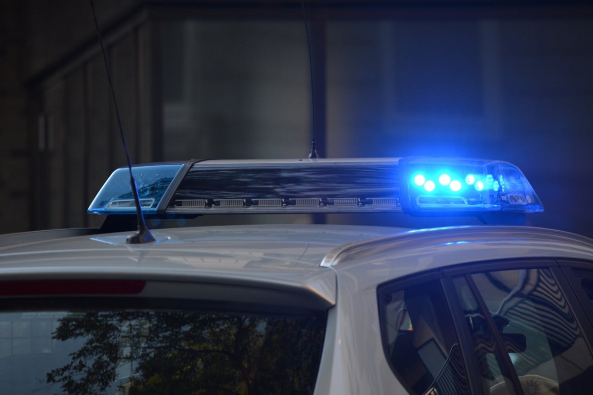 Jaf la un magazin din Constanța: doi adolescenți cu cagule au tras cu un pistol cu bile
