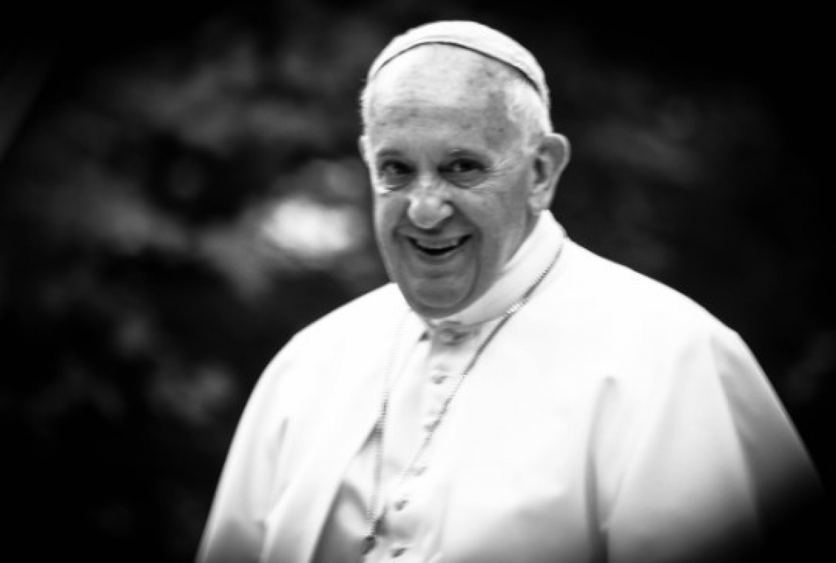 papa Francisc a decedat