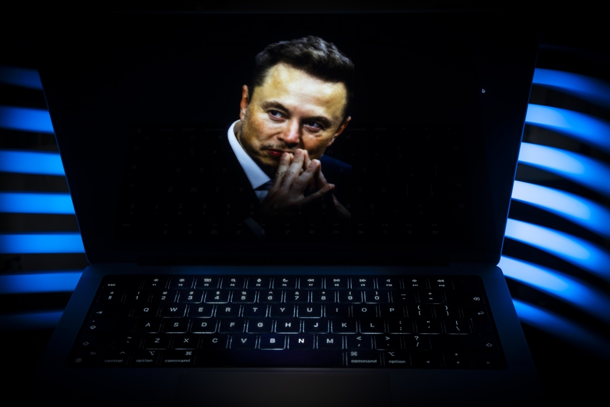 Încep problemele și pentru Elon Musk: Cei care protestează împotriva sa sunt arestați