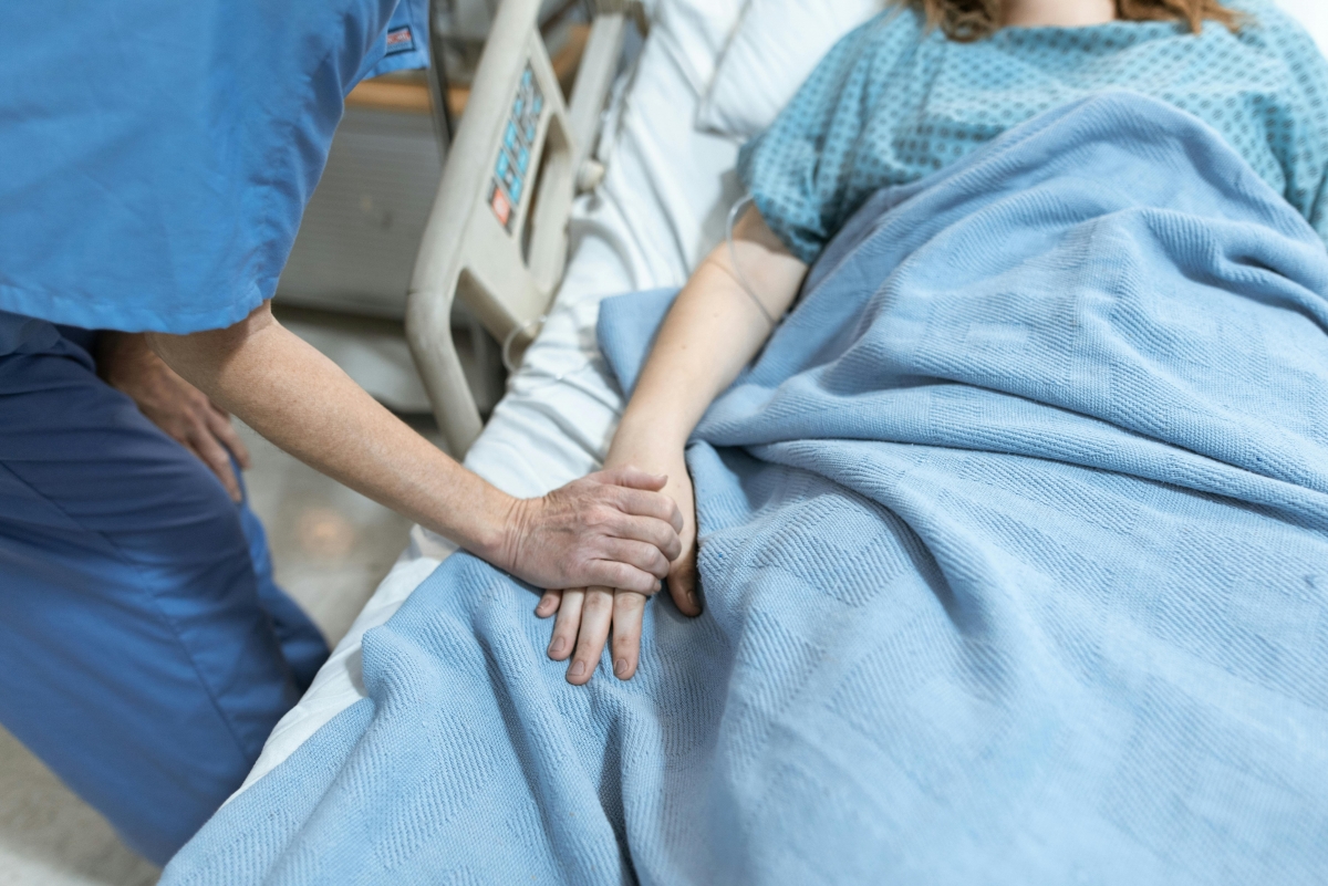 Un expert în sănătate publică 'duce la groapă' sistemul medical: 'Nu ştim când va muri cu zile următoarea gravidă care vine să dea naştere unei noi vieţi'