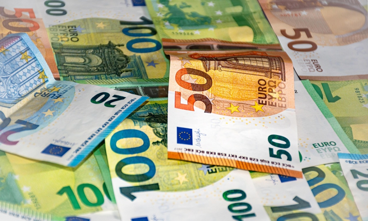 Fenomen îngrijorător: Banca Centrală Europeană anunță o 'invazie' de bancnote euro contrafăcute