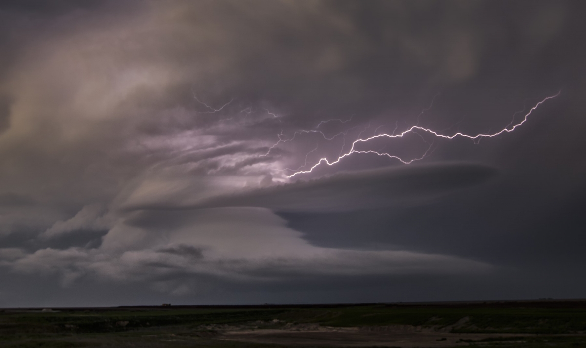 Meteorologii ANM anunță o vreme haotică, începând de mâine: Furtunile lovesc puternic și se răcește considerabil