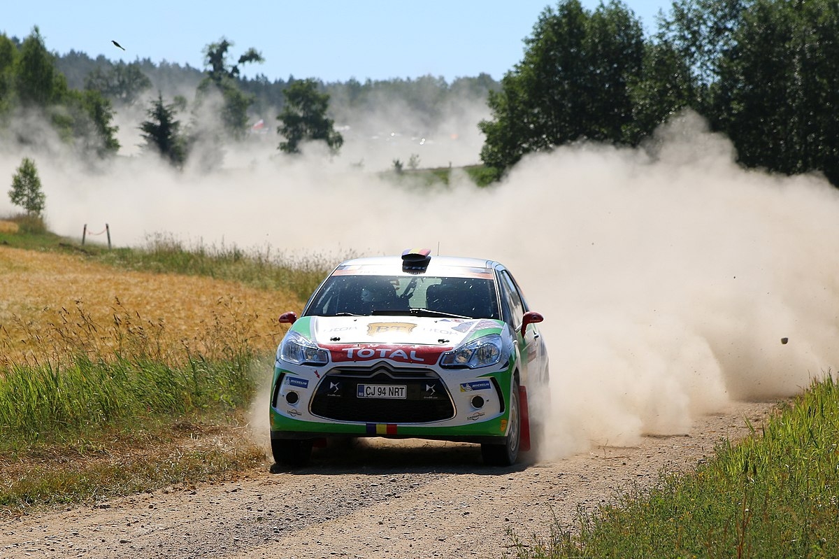 Andrei Gîrtofan şi Tudor Mârza, câştigătorii primei ediţii a Trofeului Sărata Monteoru, în debutul campionatului naţional Rally Start – România Pitorească