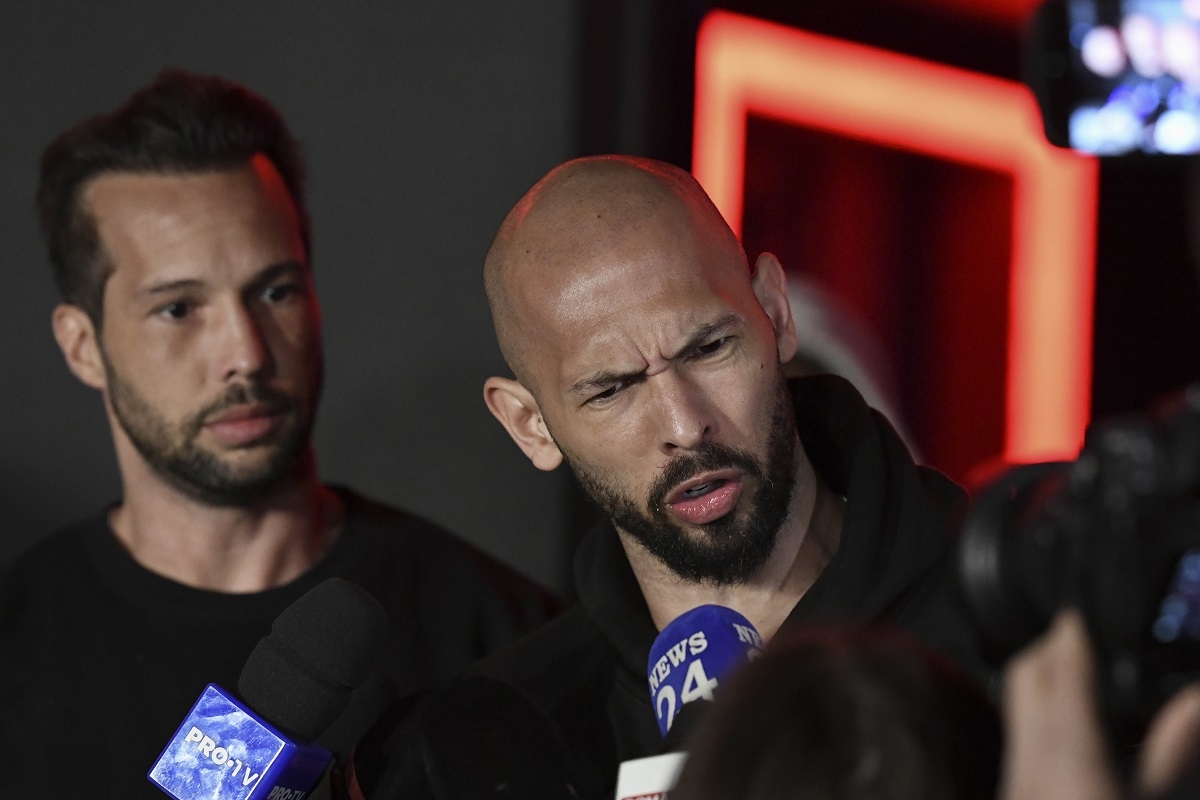 Frații Tate își supun acțiunile controlului judiciar. Întâlniri pline de ironie și discuții cu reporterii care le-au pus întrebări: „Poate că ar fi interesant să mă filmez în timp ce conduc cu viteză.”