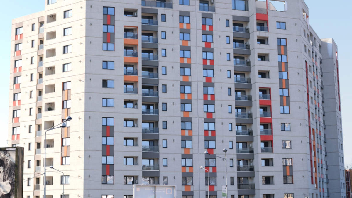 Creșterea TVA-ului aruncă piața imobiliară în aer: cu cât se vor scumpi apartamentele în România