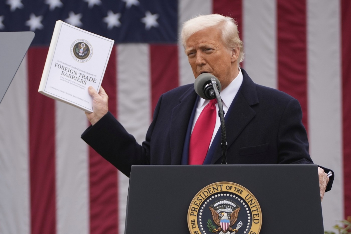 Tarifele americane intră în vigoare – O nouă zi neagră pe bursele asiatice