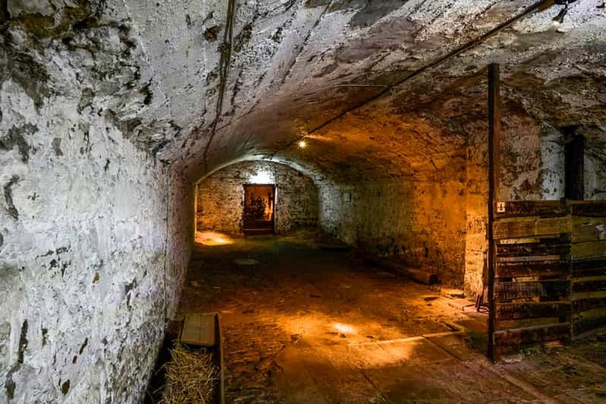 'E o fetiță lângă mine, mâna ei mică îmi trage piciorul': relatări înfricoșătoare ale celor care au vizitat un labirint subteran din Scoția