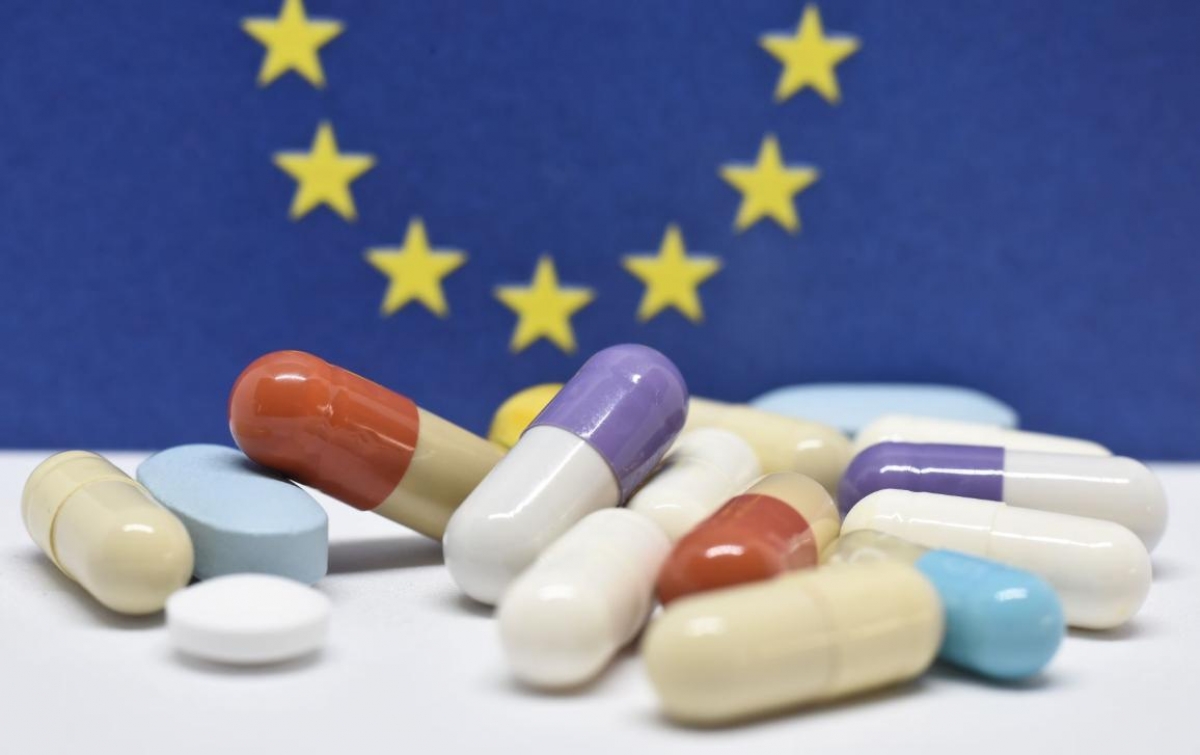 Giganții farmaceutici din Europa își fac bagajele: Tarifele lui Trump declanșează un cutremur în industria pharma