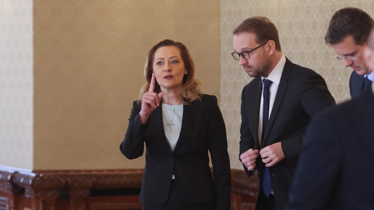 Scandal uriaș în USR: Doi lideri importanți i-au cerut Elenei Lasconi să se retragă de la prezidențiale, după ce au văzut cifrele din ultimul sondaj / Replica