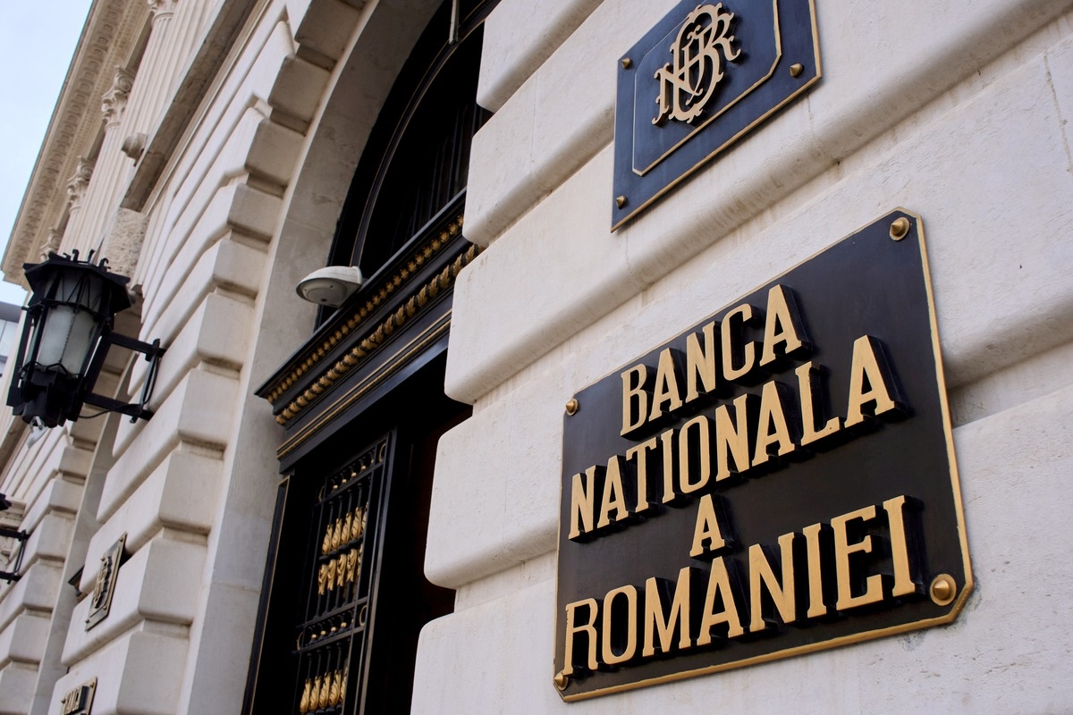 Leul sub stres. Dan Suciu (BNR) insistă: ‘Oamenii nu ar trebui să-și schimbe banii’