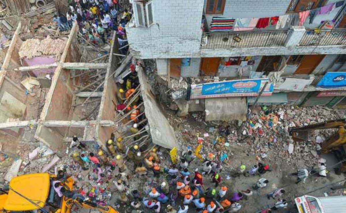 Prăbușirea unei clădiri în Noua Delhi provoacă o tragedie devastatoare