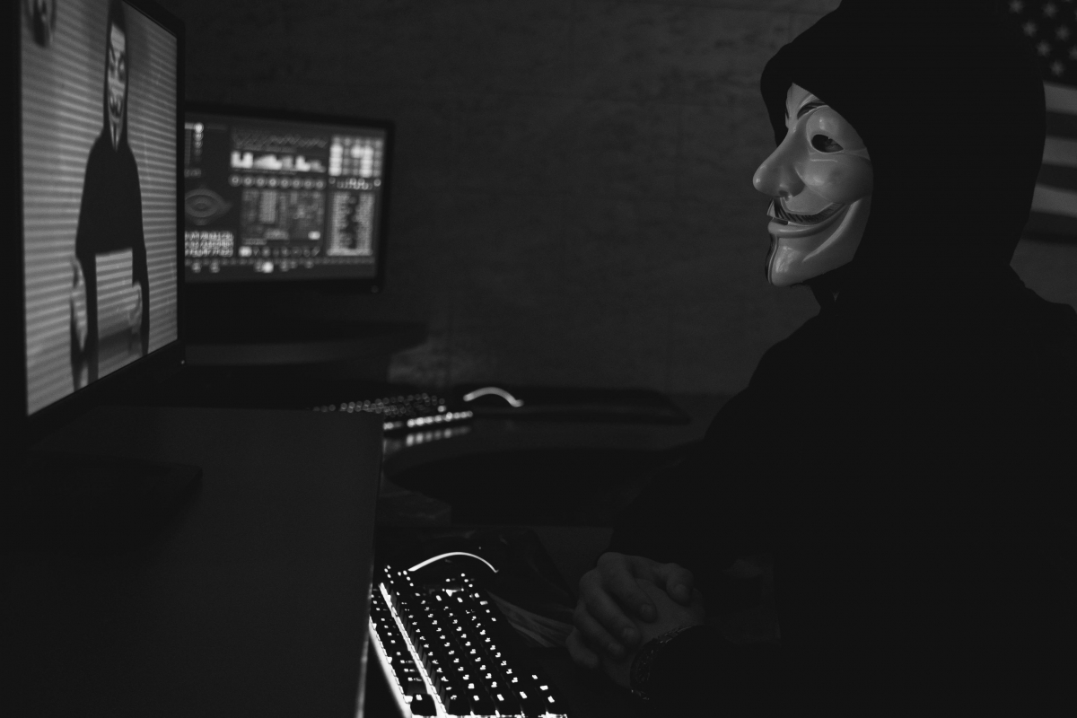 Hackerii pot pătrunde în ADN-ul uman. Cine ne supraveghează din umbră și ce motive stau în spatele acestui fenomen?