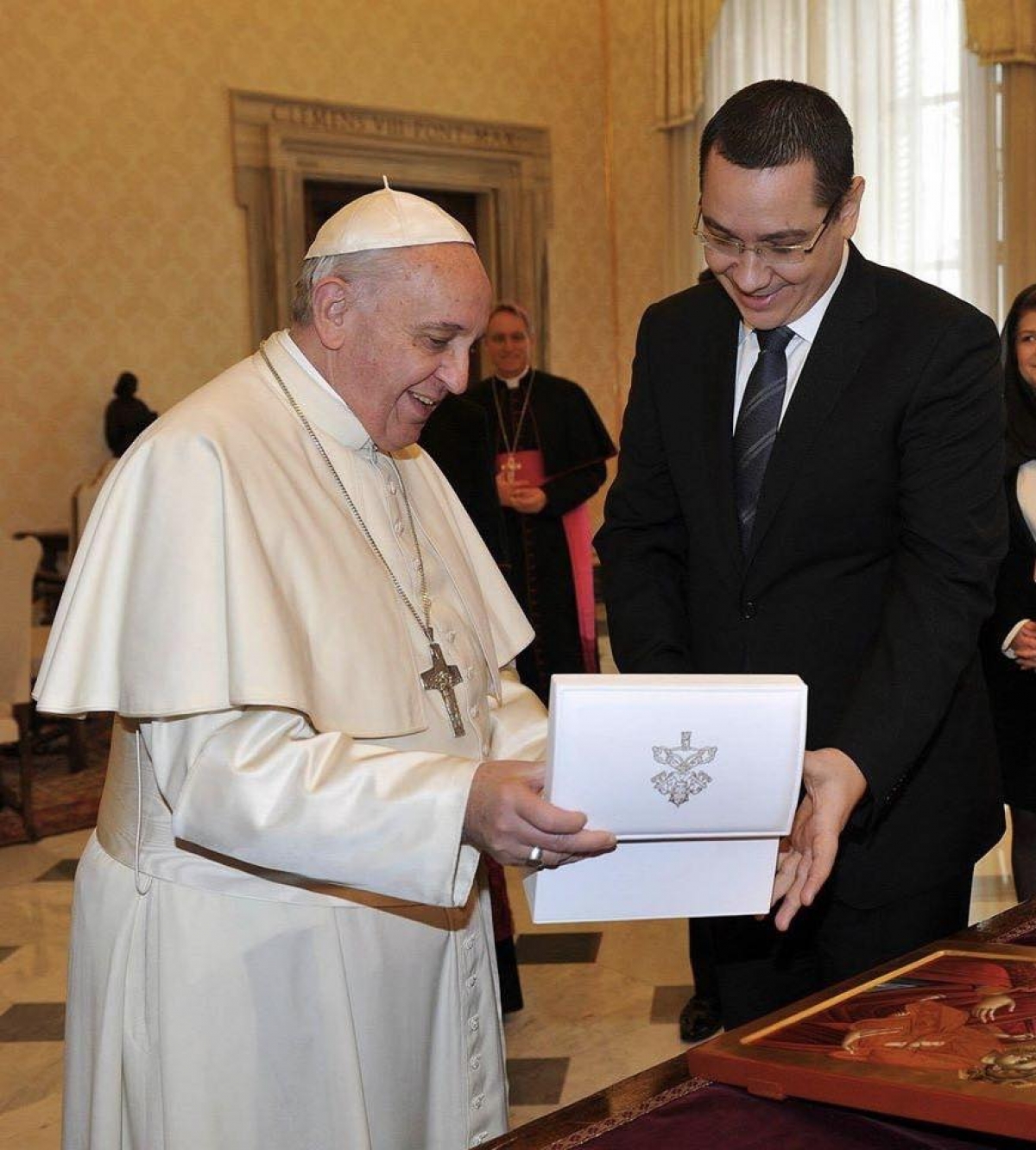 Victor Ponta, reacție profundă după dispariția Papei Francisc: ‘Dumnezeu a adus acasă un suflet ales’