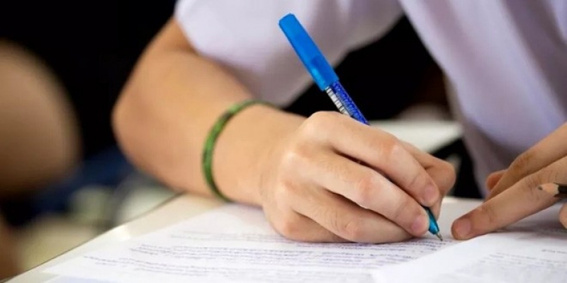 Ministerul Educației: Șase elevi eliminați și aproape 7.000 absenți la proba de Matematică a Evaluării Naționale. Subiecte și bareme