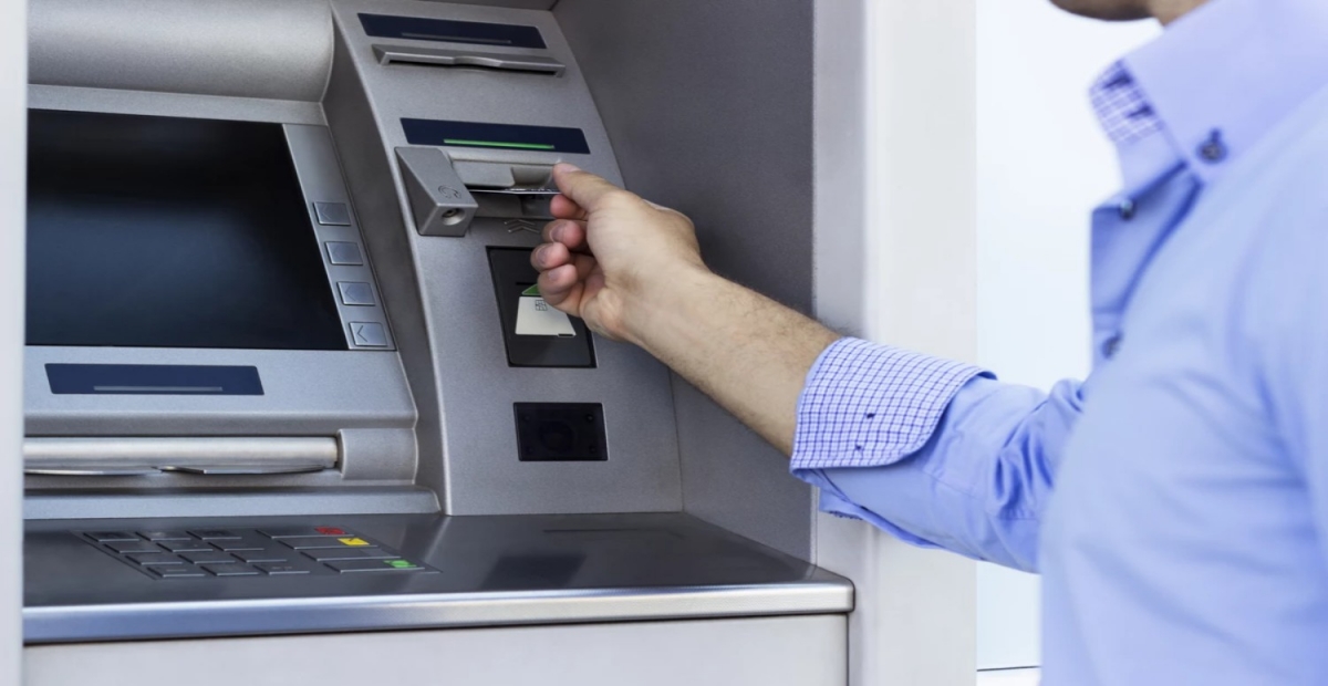 'Suntem doar hoți, nu hackeri!': Tactică legală genială, folosită de românii acuzați de fraudă bancară internațională, ca să scape mai ușor de închisoare