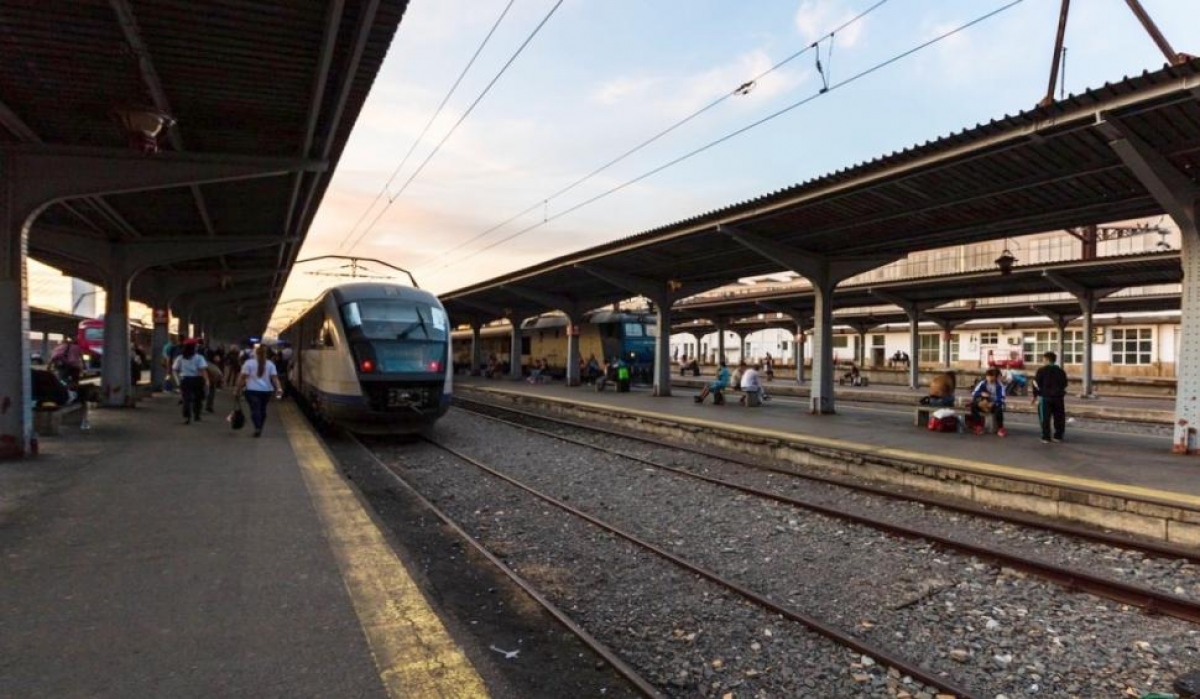 CFR va dispune reducerea vitezei de circulație a trenurilor în zonele unde temperatura la nivelul șinei atinge sau depășește 50 de grade