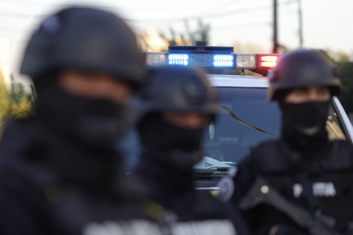 Dosarul armelor de foc militare din România: O persoană a fost reţinută, o alta a fost plasată sub control judiciar