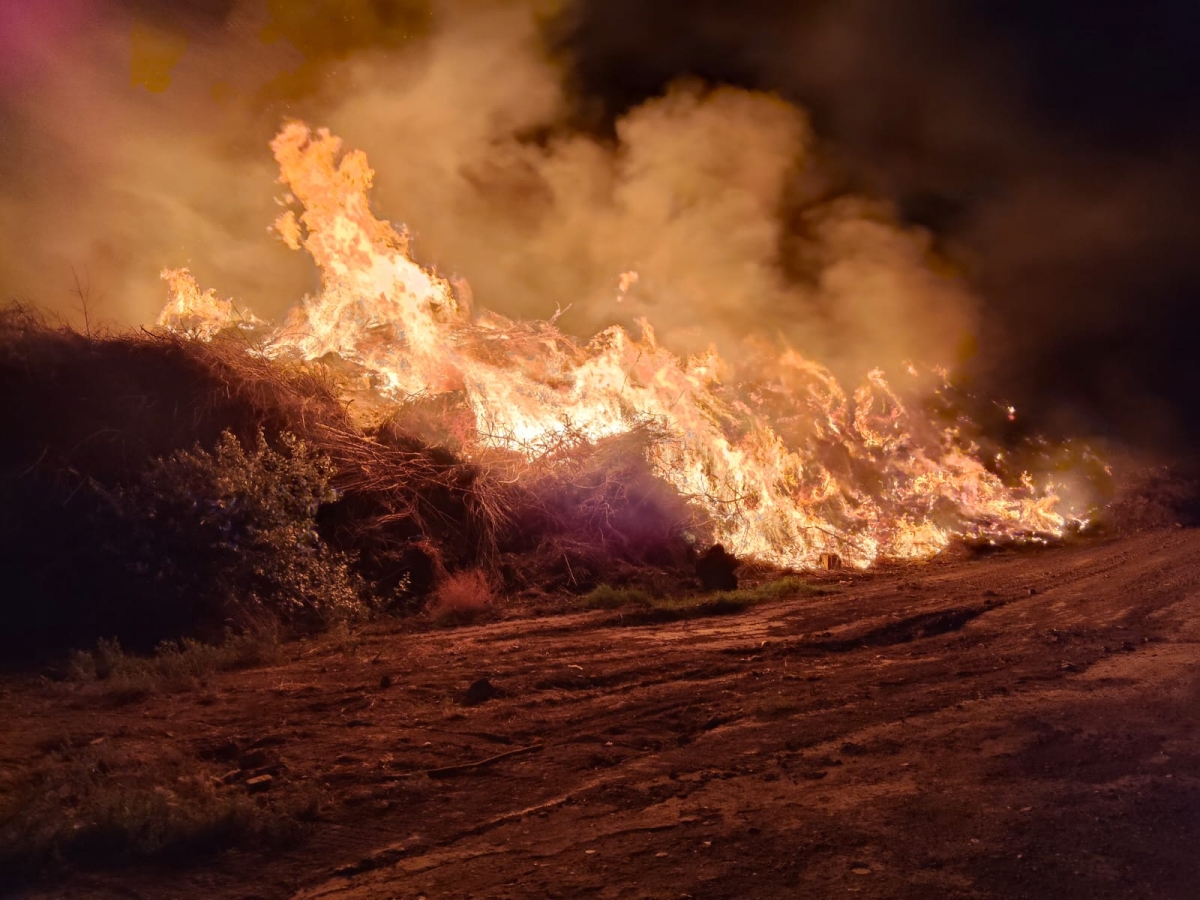 Incendiul de la groapa de gunoi Aninoasa s-a extins. Fumul ajunge până la Târgovişte