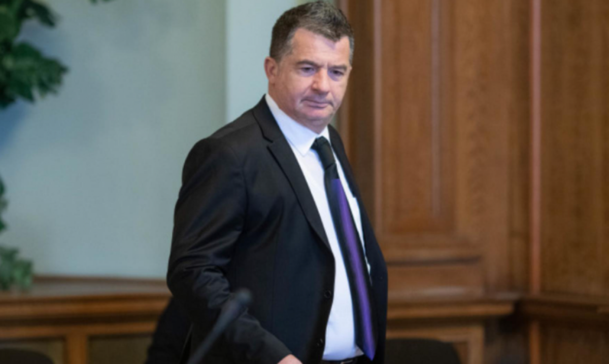 Directorul CFR Călători, cu venituri de peste 11.000 euro / lună, se simte stânjenit când merge la Dubai: 'Un şofer de Uber are acolo 9.000 euro pe lună'