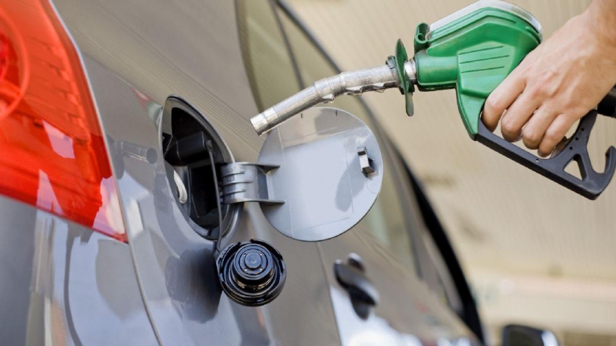 Calcule – Cu cât se scumpesc benzina și motorina, de la 1 august, după ce vor crește accizele la carburanți și TVA