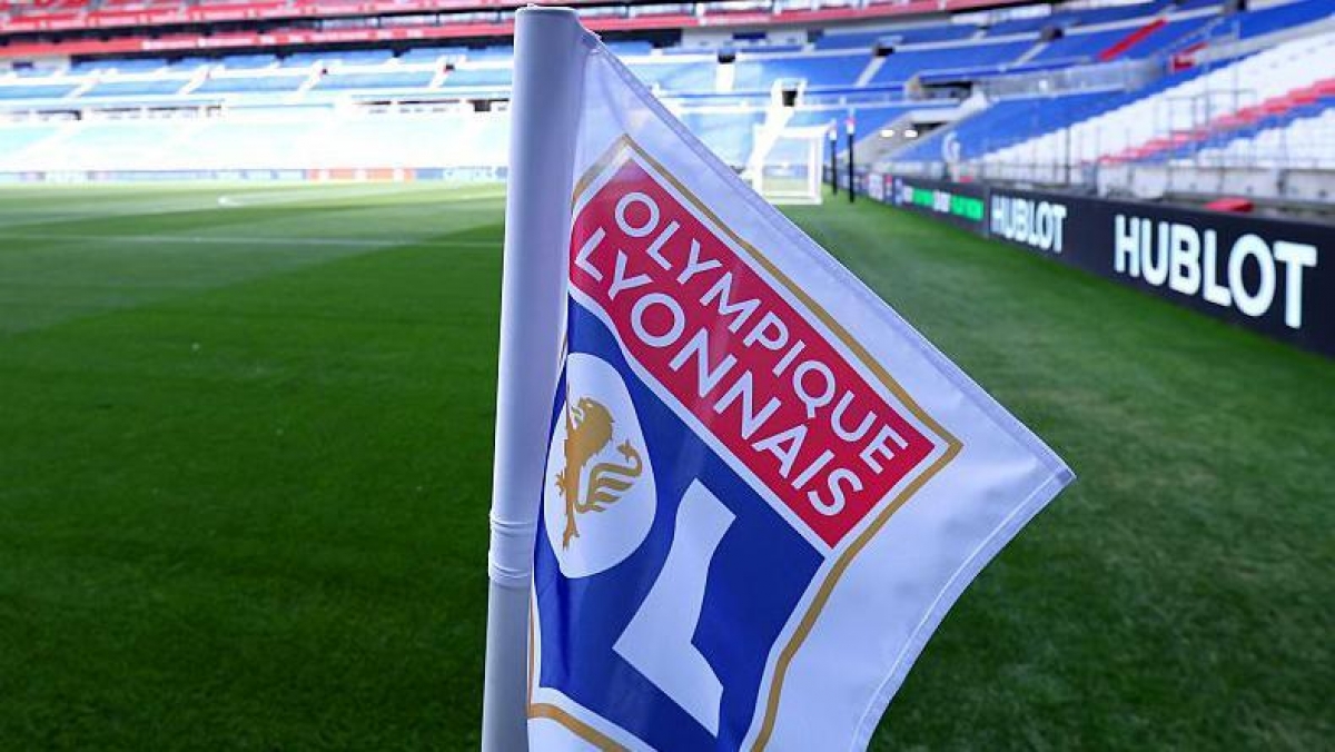 Fundaşul central Ruben Kluivert, fiul lui Patrick Kluivert, va semna cu Olympique Lyon