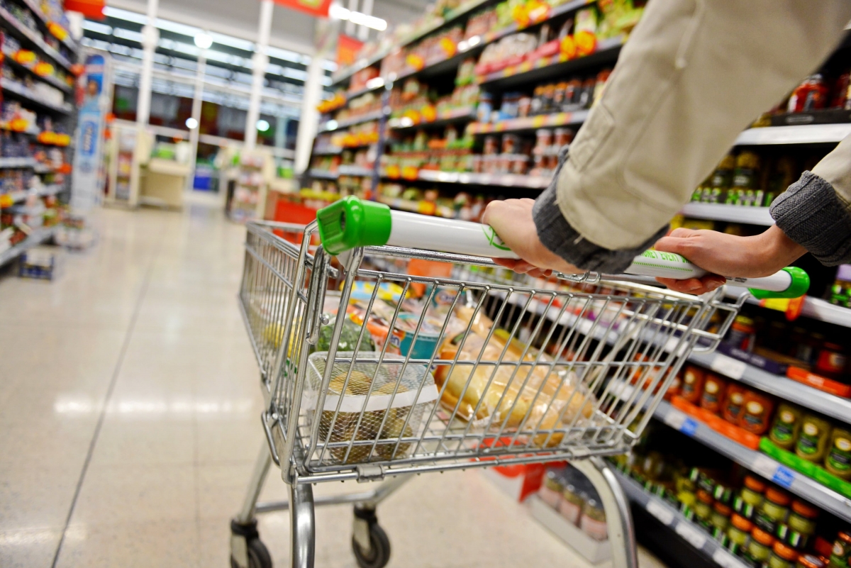 Creșterea TVA în România de la 1 august 2025 reduce puterea de cumpărare a consumatorilor, dar oferă și o oportunitate strategică pentru retaileri