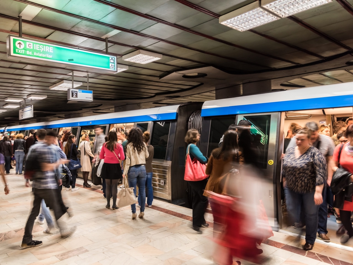 Incident neprevăzut pe Magistrala 2: Metrorex și Alstom se acuză reciproc produs, după ce o garnitură nouă a rămas fără pantografe
