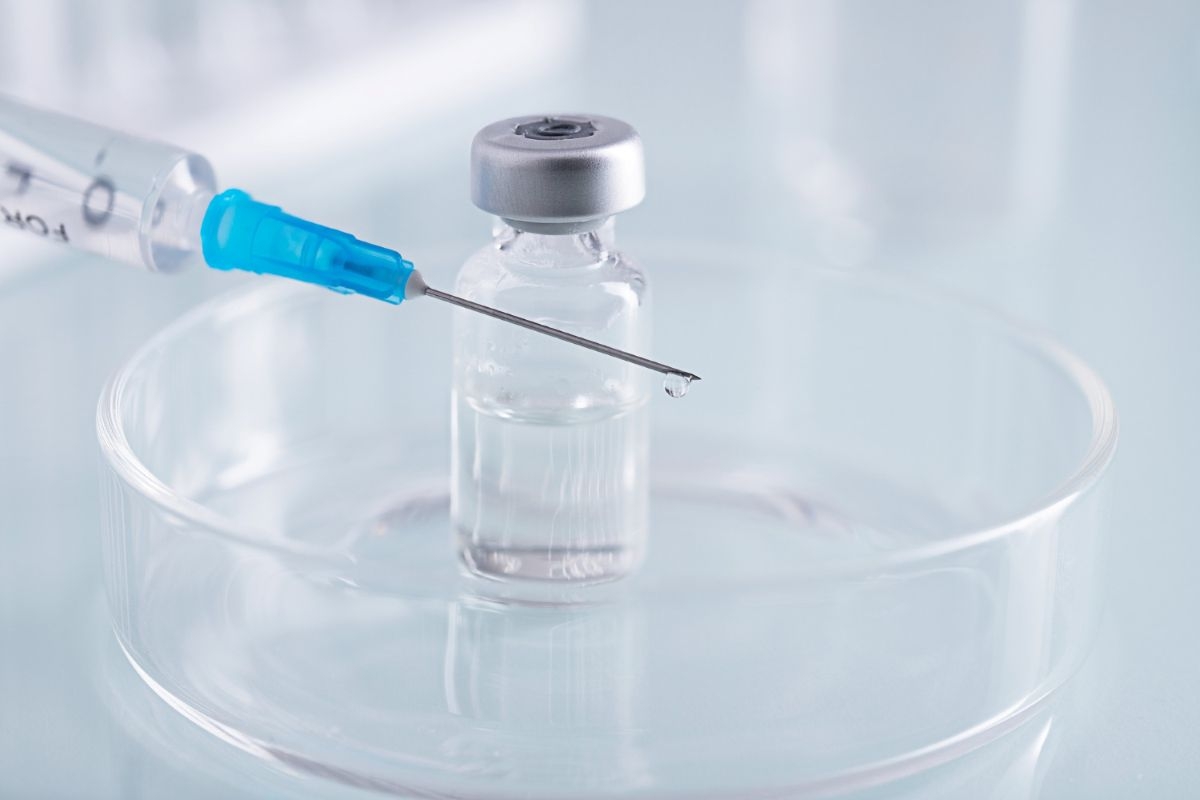 Studiu: Vaccinul împotriva zona zoster reduce riscul de infarct și accident vascular cerebral