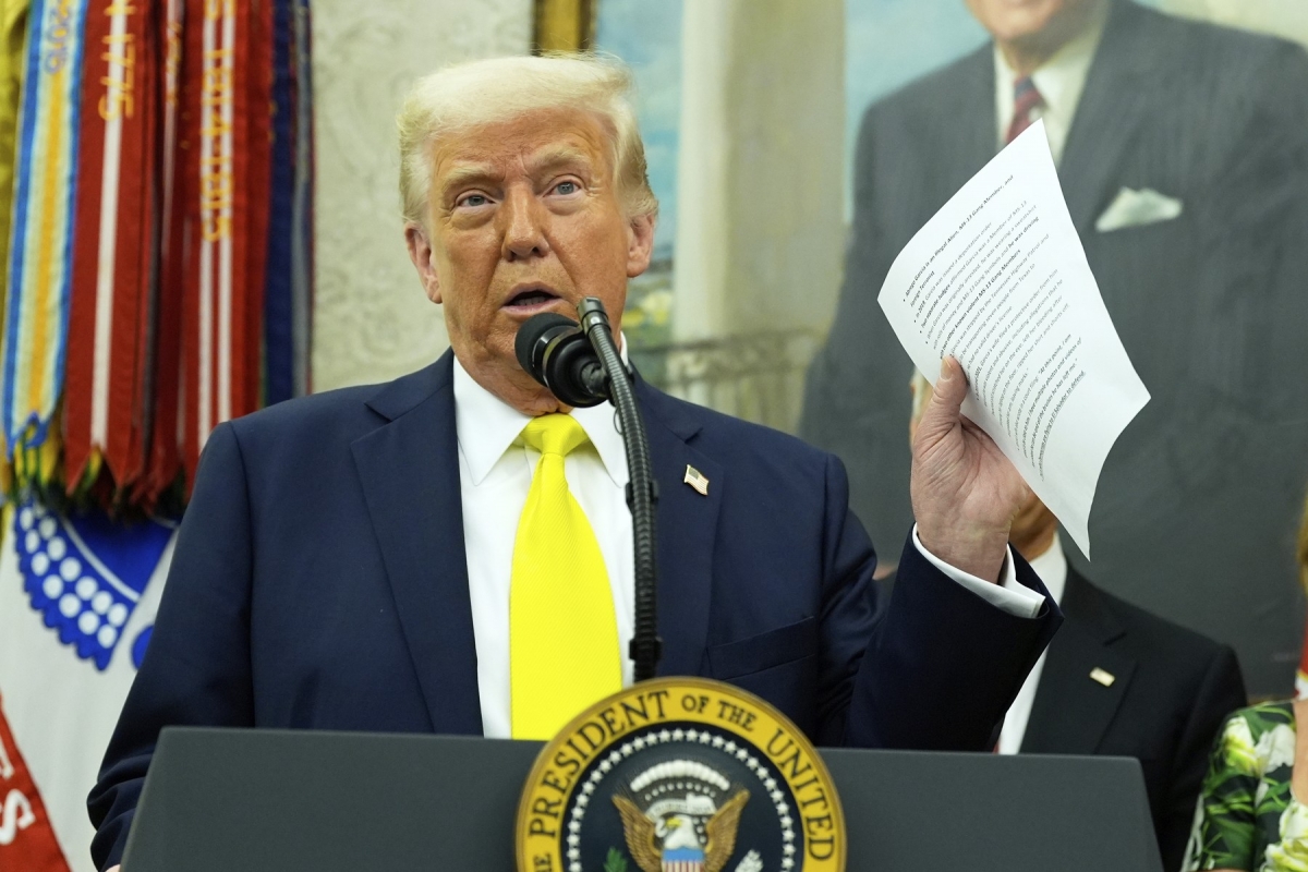 Donald Trump taie birocrația pentru a accelera lansările spațiale private, în ciuda criticilor privind impactul asupra mediului