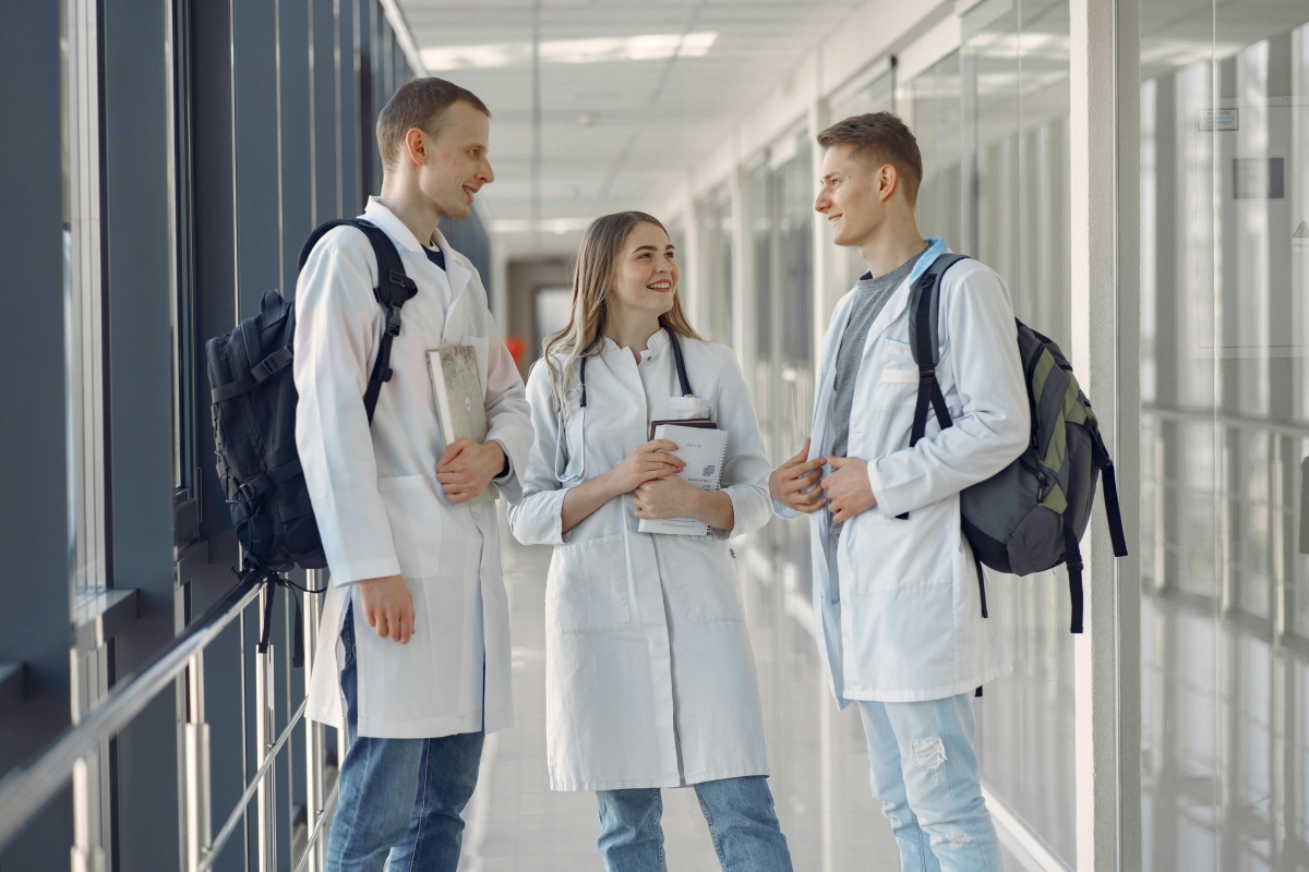 UMF lansează un program de formare pentru utilizarea inteligenţei artificiale, pentru studenţi şi dascăli