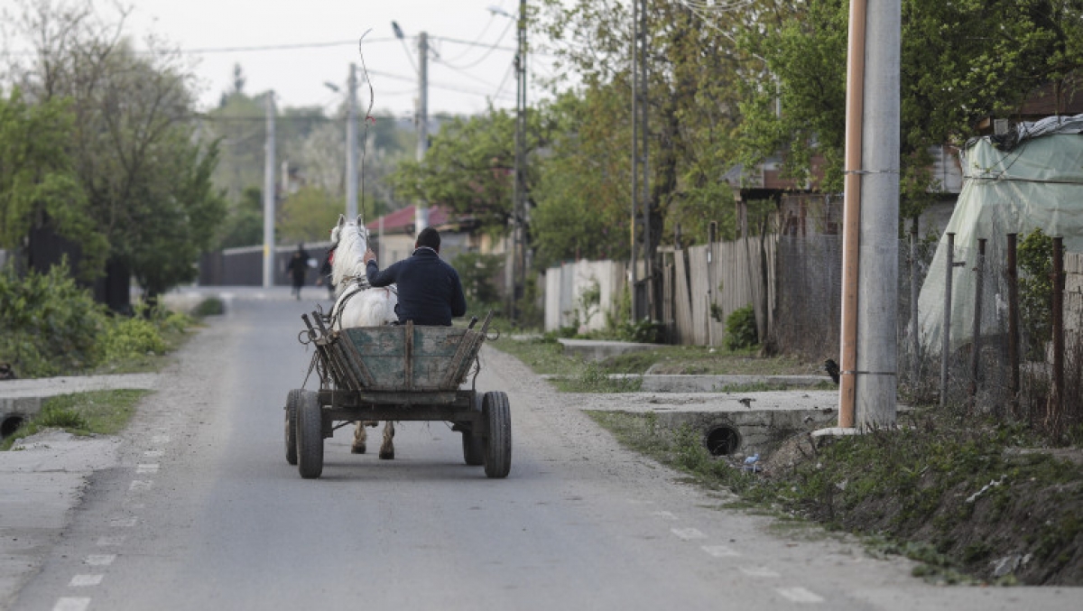 Accident grav în Mureș: un bărbat a murit după ce autoutilitara a lovit două căruțe