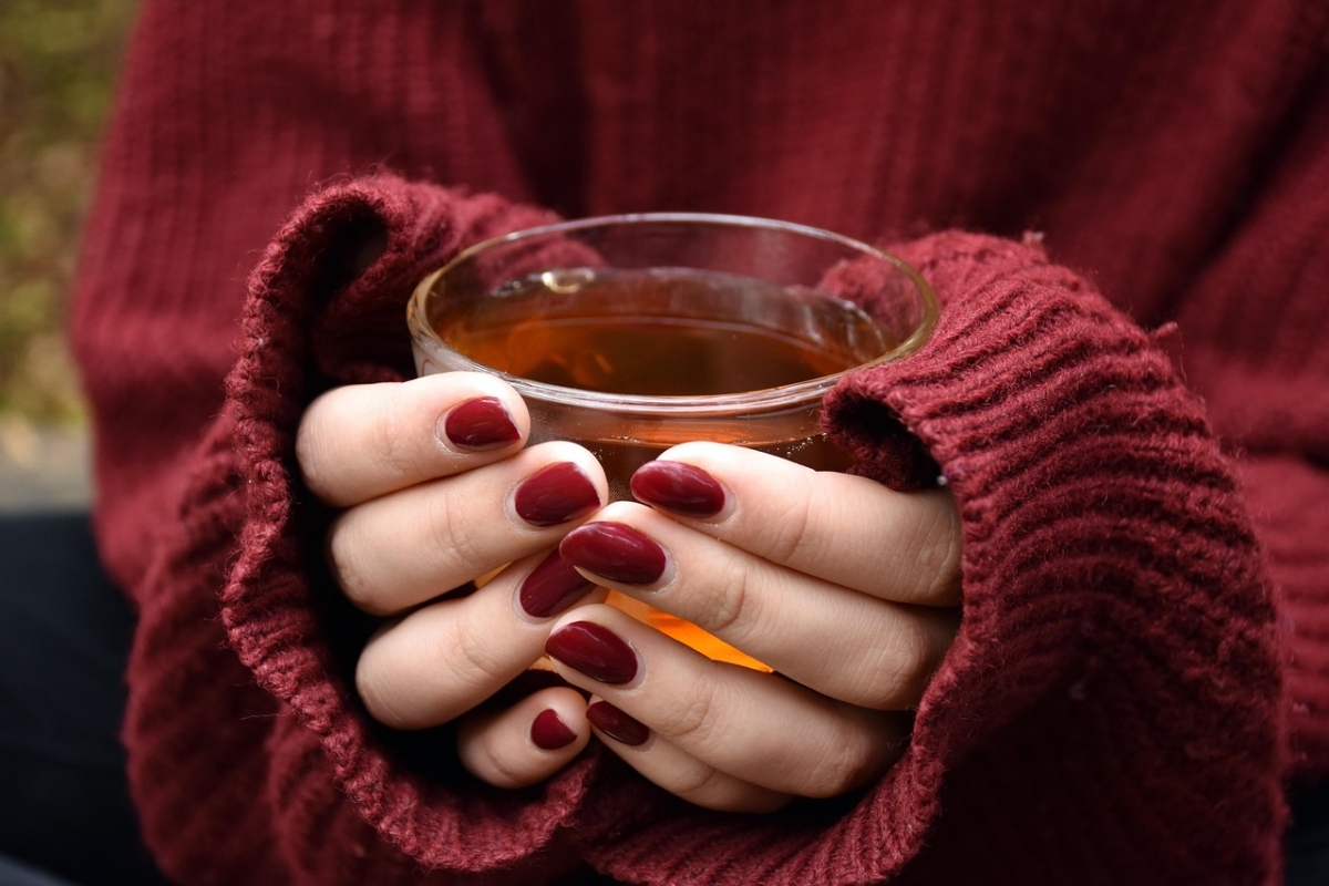 NU mai beți ceai fierbinte! Crește riscul de cancer esofagian: La ce temperatură recomandă specialiștii să consumăm băuturile calde