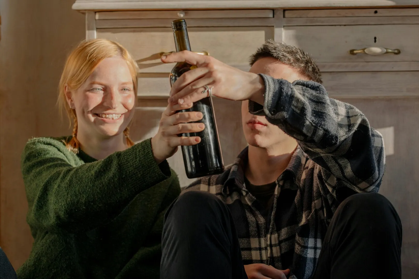 Generația care spune NU: Adolescenții europeni renunță la tutun, alcool și droguri