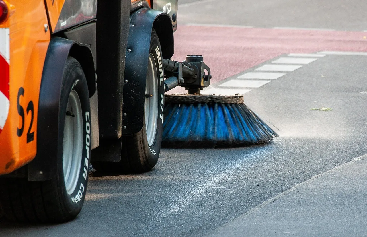 Curățenie cu emisii zero: Sector 3 lansează licitație pentru noua flotă de salubrizare. 25 de autoutilitare electrice vor intra în circuit
