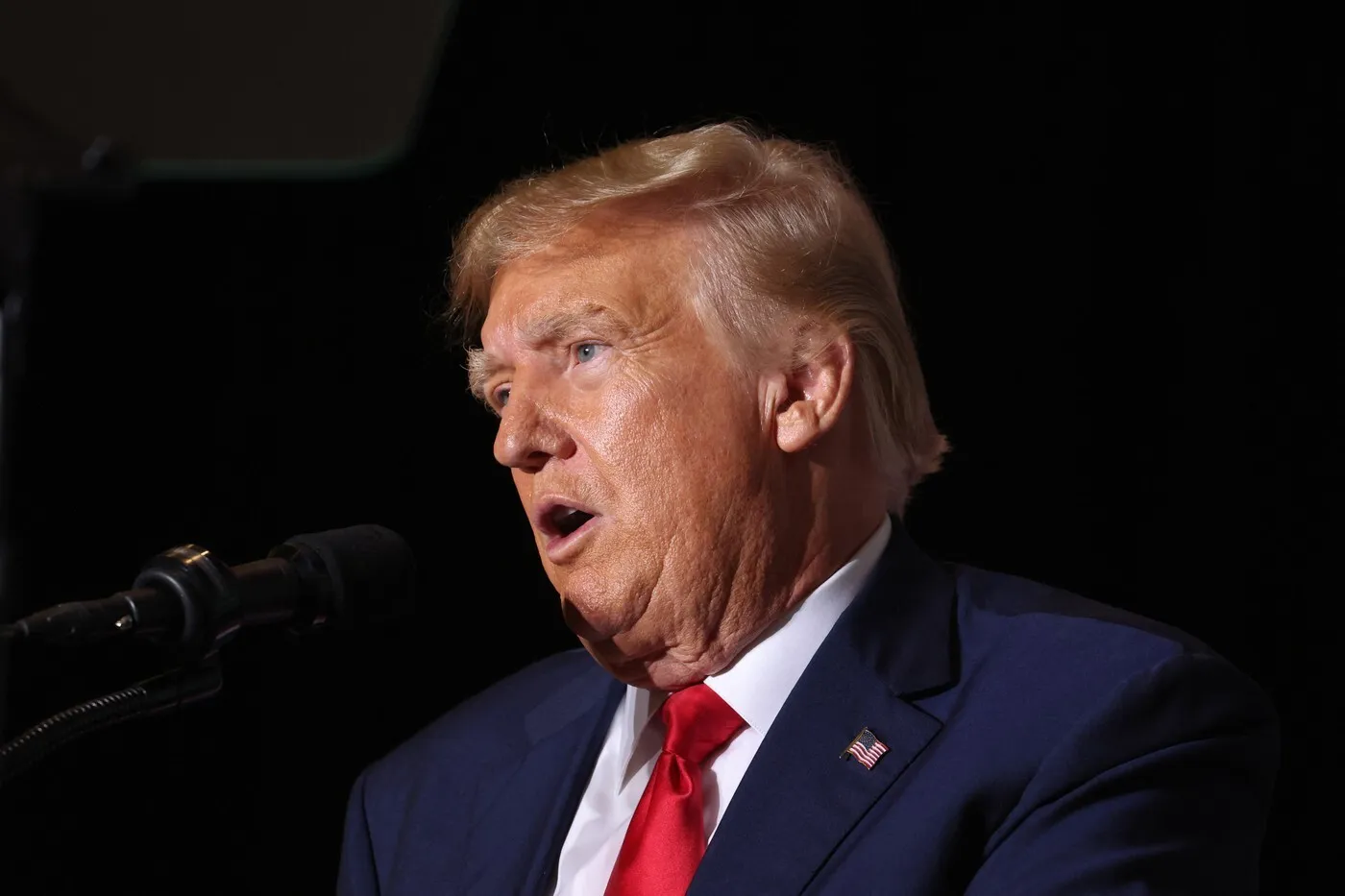 'Nu am mai văzut niciodată aşa ceva' – Donald Trump, fascinat de operațiunea de capturare a lui Maduro. Doi americani au fost răniți