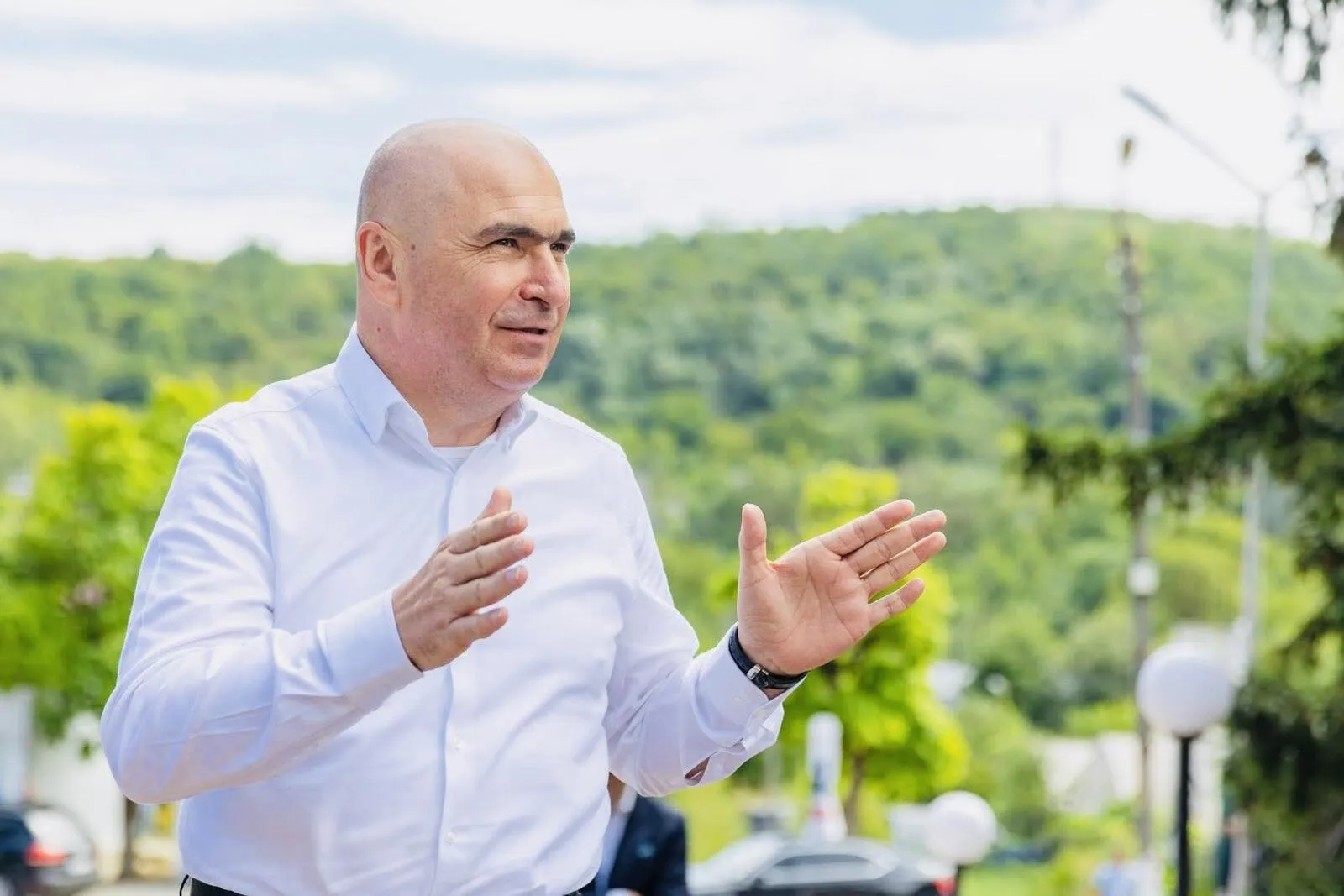 Premierul Bolojan, vizită la o companie cu peste 2000 de angajați. Mesajul pe care l-a transmis prim-ministrul la finalul vizitei