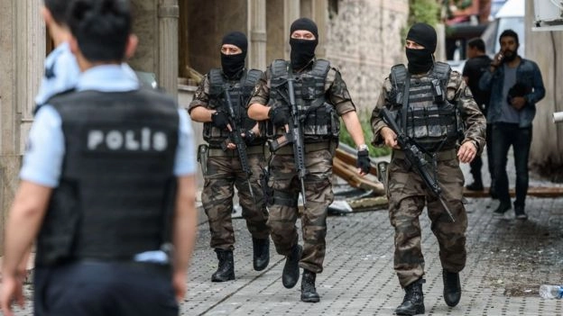 Continuă prigoana asupra opoziției turce – Razie cu 48 de arestări la Istanbul