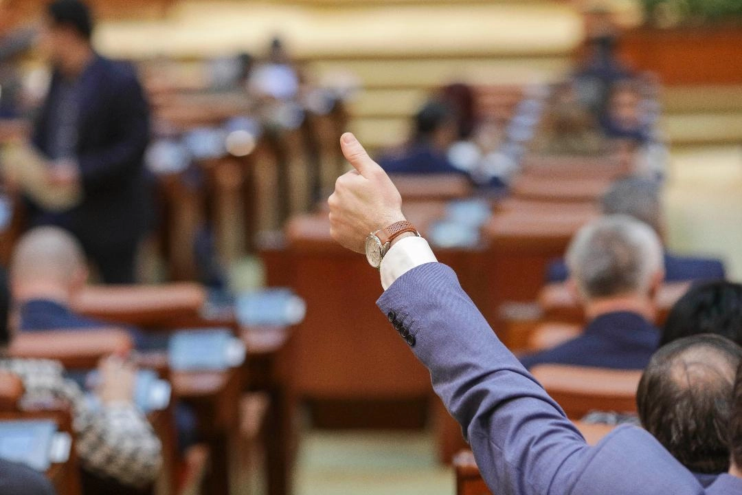 Proiect în Parlament, important pentru toții românii care locuiesc la bloc: Se pune cruce veșnicelor scandaluri dintre vecini